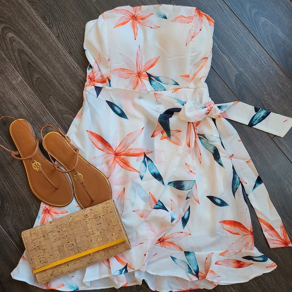 BRAND NEW WHITE DRESS WITH FLORAL DESIGN AND TIE - Picture 8 of 11